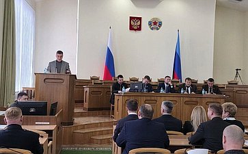 Ольга Бас в ходе поездки в регион приняла участие в первом в этом году пленарном заседании Народного совета ЛНР