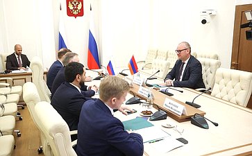 Встреча первого заместителя председателя Комитета СФ по социальной политике Александра Варфоломеева с депутатом Национального Собрания Республики Армения Алексеем Сандыковым