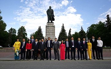 Айрат Гибатдинов совместно с губернатором региона Алексеем Русских провёл встречу с официальной делегацией провинции Нгеан Социалистической Республики Вьетнам