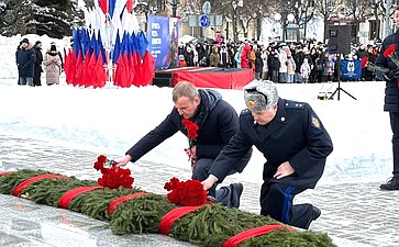 Сергей Мартынов поздравил жителей республики с Днем защитника Отечества