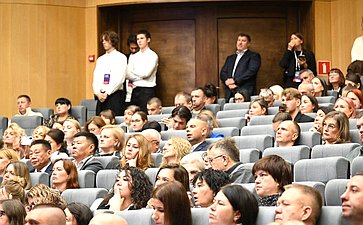 Александр Ролик принял участие в пленарном заседании первого Дальневосточного паркового форума по благоустройству