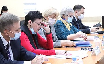 Совещание по обсуждению возможности открытия государственных аптек в Саратовской области