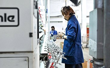 Сенаторы посетили Байкальский текстильный комбинат и ряд производителей продукции из шерсти