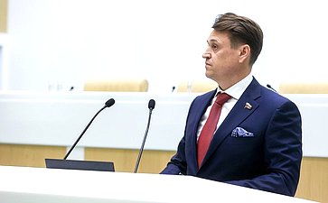 Олег Голов