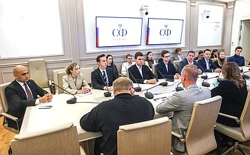 Наталья Мельникова провела встречу с активистами молодежного землячества Псковской области