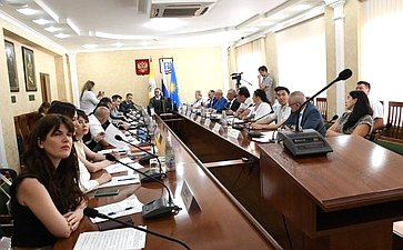Заместитель председателя Комитета СФ по социальной политике Мохмад Ахмадов провел выездное совещание по вопросу мониторинга реализации положений Федерального закона, направленного на гармонизацию законодательства о спорте