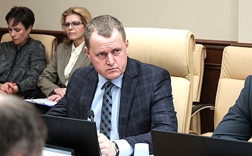 Совещание Комитета СФ по науке, образованию и культуре совместно с Комитетом СФ по экономической политике «Об организации в субъектах Российской Федерации перевозок детей школьными автобусами»
