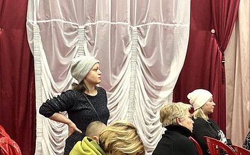 Татьяна Сахарова в рамках работы в регионе провела в населенных пунктах с дислокацией воинских формирований серию встреч с представителями женских советов