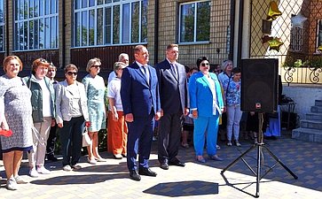 Николай Семисотов принял участие в торжественной церемонии последнего звонка в Серафимовичской школе №1