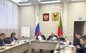 Баир Жамсуев и Сергей Михайлов в ходе рабочей поездки провели совещание, на котором обсуждался мониторинг объектов федерального недвижимого имущества в регионе