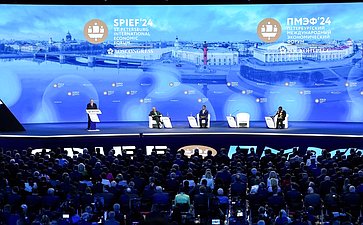 Пленарное заседание XXVII Петербургского международного экономического форума (ПМЭФ’24) (Фото Фонд Росконгресс)