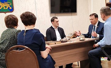 Александр Ролик посетил городское отделение приморского филиала фонда «Защитники Отечества»