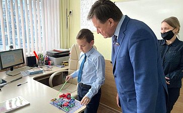 Сергей Рябухин посетил Авторский лицей в Ульяновске