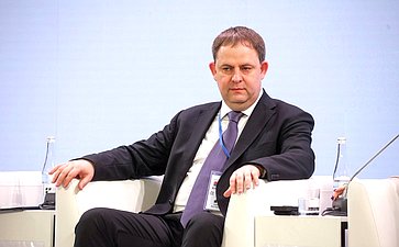Пленарное заседание «Народные художественные промыслы и креативные индустрии. Перспективы развития». XII форум регионов России и Беларуси