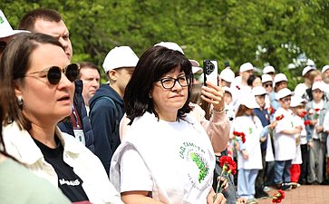 В Год защитника Отечества и 80-летия Победы в Великой Отечественной войне 1941–1945 годов сенаторы РФ и сотрудники Аппарата СФ провели акцию «Сад Памяти» — высадили 250 кустов сирени в музее-заповеднике «Горки Ленинские»