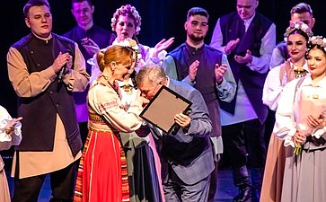 Сергей Михайлов поздравил театр песни и танца «Забайкалье» с 20-летним юбилеем