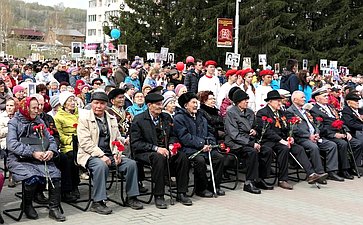 Н. Федоров принял участие в мероприятиях, посвященных празднованию годовщины Победы в Великой Отечественной войне, проходивших в Горно-Алтайске