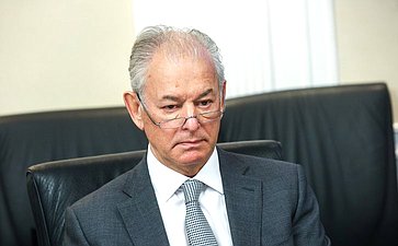 Совещание Комитета Совета Федерации по Регламенту и организации парламентской деятельности «Выборы в 2025 году и общественный контроль за голосованием»