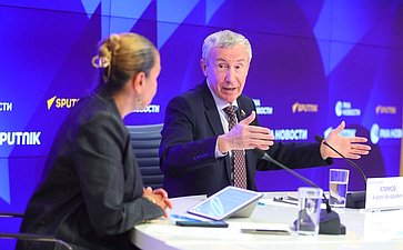 Брифинг председателя Комиссии СФ по защите государственного суверенитета и предотвращению вмешательства во внутренние дела РФ об итогах работы Комиссии в период весенней сессии и о планах на осеннюю сессию в контексте текущих международных событий