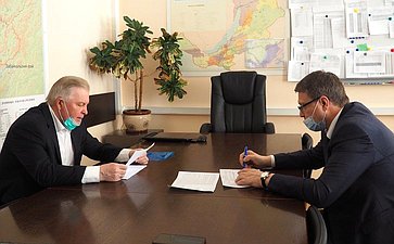Вячеслав Наговицын в ходе поездки в регион провел встречу с министром строительства Республики Бурятия Николаем Рузавиным