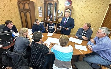 Денис Гусев совершил поездку в муниципальное образование «Приморско-Куйский сельсовет» Ненецкого АО