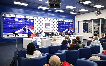 Константин Косачев принял участие в пресс-конференции, посвященной старту проекта «Рыцари детства» (фото ТАСС)