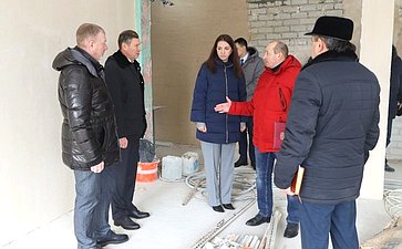 Сергей Горняков ознакомился с ходом ремонтных работ в школах Волгограда