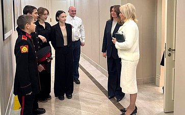 Светлана Кириллова и Юлия Лазуткина провели встречу с семьей участника специальной военной операции