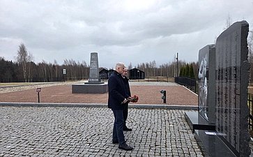 Евгений Дитрих в ходе рабочего визита в Новгородскую область ознакомился с работой Центральной диспетчерской службы общественного транспорта и посетил Батецкий муниципальный округ