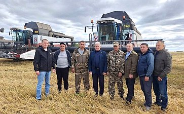 Сергей Мартынов побывал в Сернурском районе республики – на полях козьей фермы «Лукоз», побеседовал с земледельцами