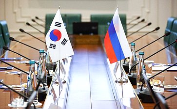 Встреча председателя Комитета Совета Федерации по международным делам Григория Карасина с Чрезвычайным и Полномочным Послом Республики Корея в Российской Федерации