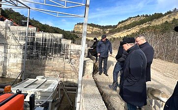 Анатолий Артамонов совершил рабочую поездку в Кавминводы и посетил строительные площадки социальных объектов Кисловодска