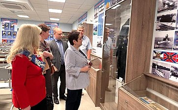 Лариса Мельник, поздравила севастопольских выпускников с последним звонком