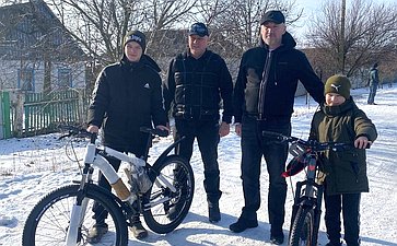 Игорь Кастюкевич и Константин Басюк исполнили новогодние мечты ребят из Херсонской области