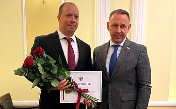 Олег Алексеев в ходе работы в регионе вручил Благодарственные письма Председателя Совета Федерации