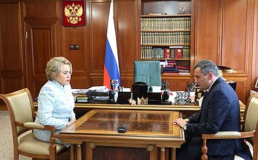 Валентина Матвиенко встретилась с врио губернатора Курской области Александром Хинштейном