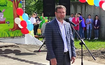 Николай Владимиров принял участие в открытии первого в Чувашии центра социальных услуг для семей с детьми