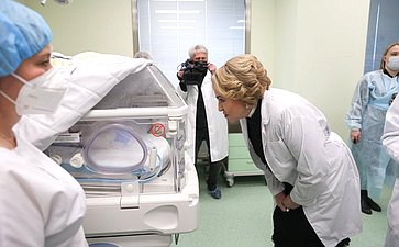 Посещение Валентиной Матвиенко Сургутского окружного клинического центра охраны материнства и детства