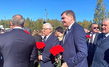 Анатолий Артамонов и Александр Савин посетили мемориальный комплекс «Безымянная высота» в Куйбышевском районе Калужской области