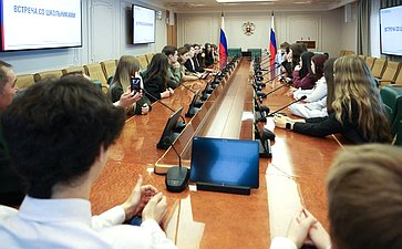 Наталья Комарова провела встречу с учащимися 10–11 класса