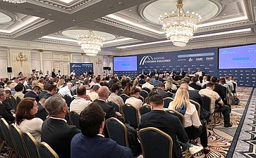 Анатолий Артамонов принял участие в пленарном заседании «Стройкомплекс России: национальные приоритеты»