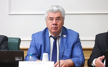 Виктор Бондарев