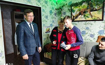 Николай Владимиров принял участие в федеральной акции «Ёлка желаний»