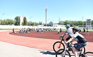 В ходе поездки сенаторы РФ побывали на стадионе «Торпедо», где в планах строительство универсального спортзала и реконструкция водноспортивной базы «Олимпия» в Энгельсе