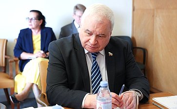 Андрей Денисов