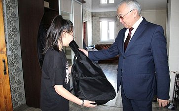 Баир Жамсуев исполнил мечту девочки из многодетной семьи Забайкалья в рамках «Елки желаний»