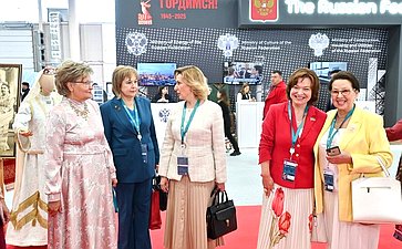 Торжественное открытие трека «Женский взгляд». Мероприятие проходит в рамках XVI Международного экономического форума «Россия – Исламский мир: KazanForum» (фото Пресс-служба Госсовета РТ)