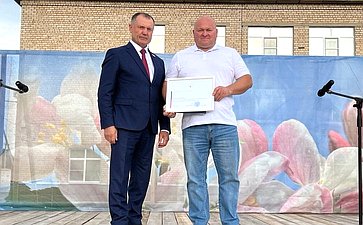Игорь Мурог вручил награды Совета Федерации жителям Рязанской области