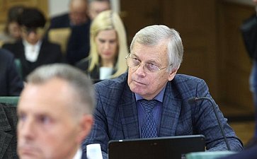Расширенное заседание Комитета Совета Федерации по науке, образованию и культуре по вопросам обеспечения общеобразовательных организаций учебниками