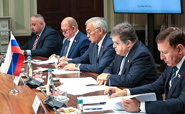 Встреча первого заместителя председателя Комитета СФ по международным делам Владимира Джабарова с руководителем группы содействия развитию корейско-российской дружбы в Верховном народном собрании КНДР Ли Чхолем